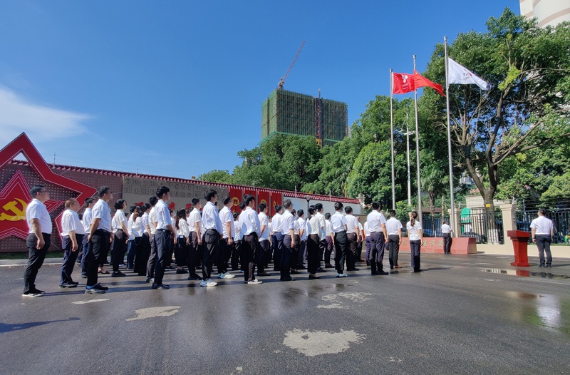 南昌市政建設(shè)集團(tuán)開展“迎七一”系列活動(dòng)暨不忘初心廣場(chǎng)啟用儀式