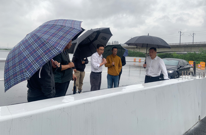 徐旭前往南昌縣河洲路項(xiàng)目、小藍(lán)大道快速化項(xiàng)目調(diào)研pg